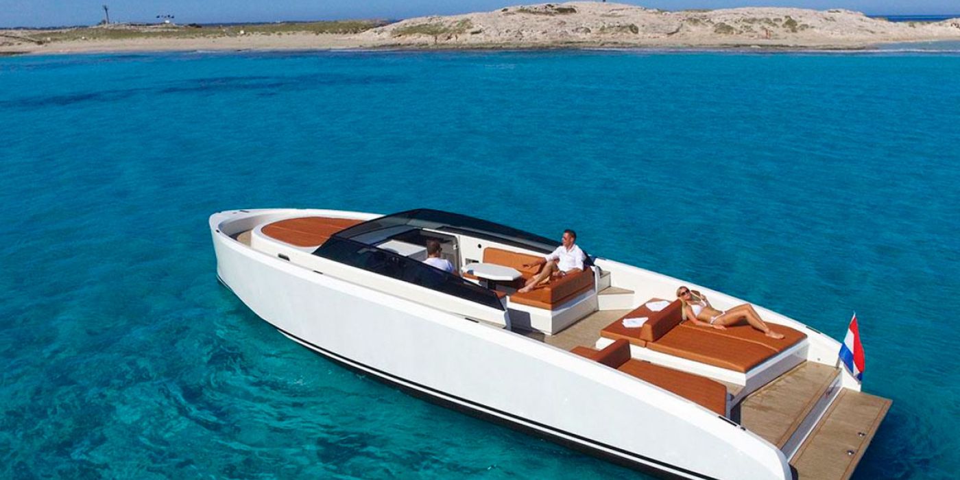 Give the gift of a boat charter in Ibiza: an unforgettable gift!