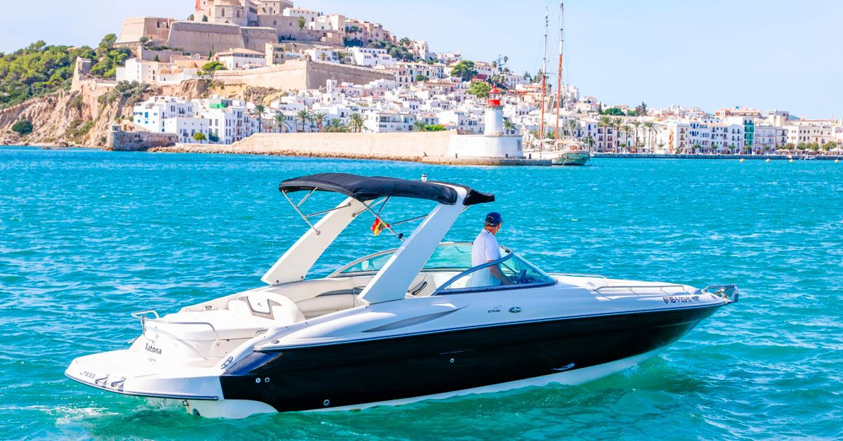 How much does it cost to rent a boat in Ibiza?